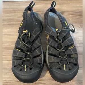 KEEN Newport H2 Black Outdoor Sandals Women's Size 9 Great Condition